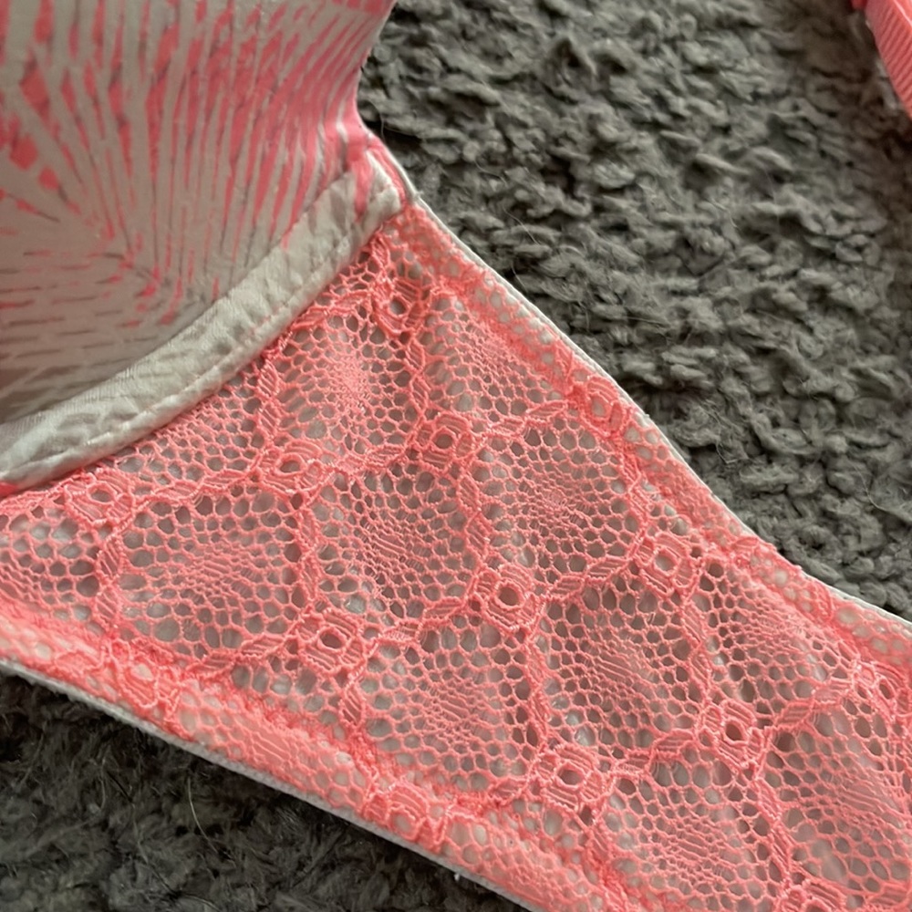 Victoria Secret Bra - Picture 5 of 5